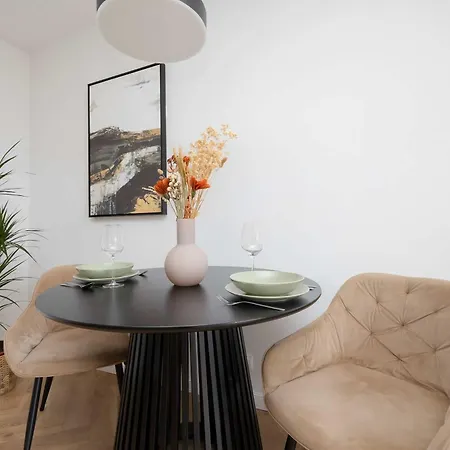 Apartment Cosy With Balcony Near Pge By Renters