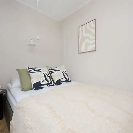 Apartment Cosy With Balcony Near Pge By Renters *