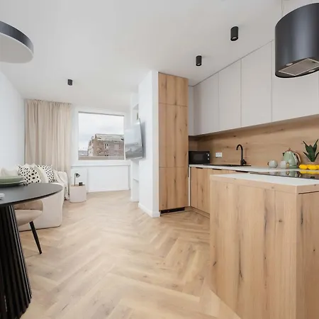 Cosy With Balcony Near Pge By Renters