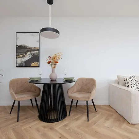 Cosy With Balcony Near Pge By Renters Apartment