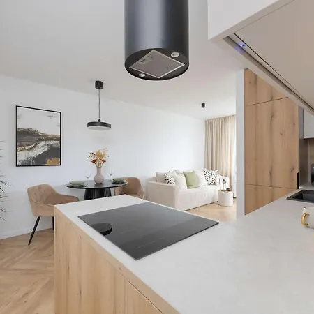 Cosy With Balcony Near Pge By Renters *